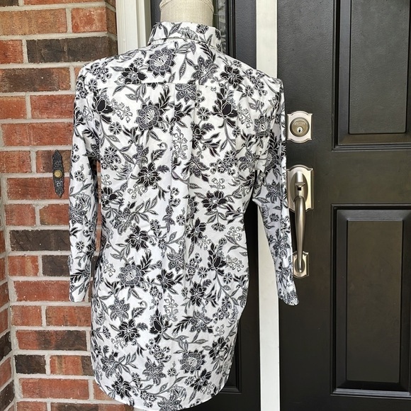 Lands End Black And White Floral Blouse - Picture 5 of 8